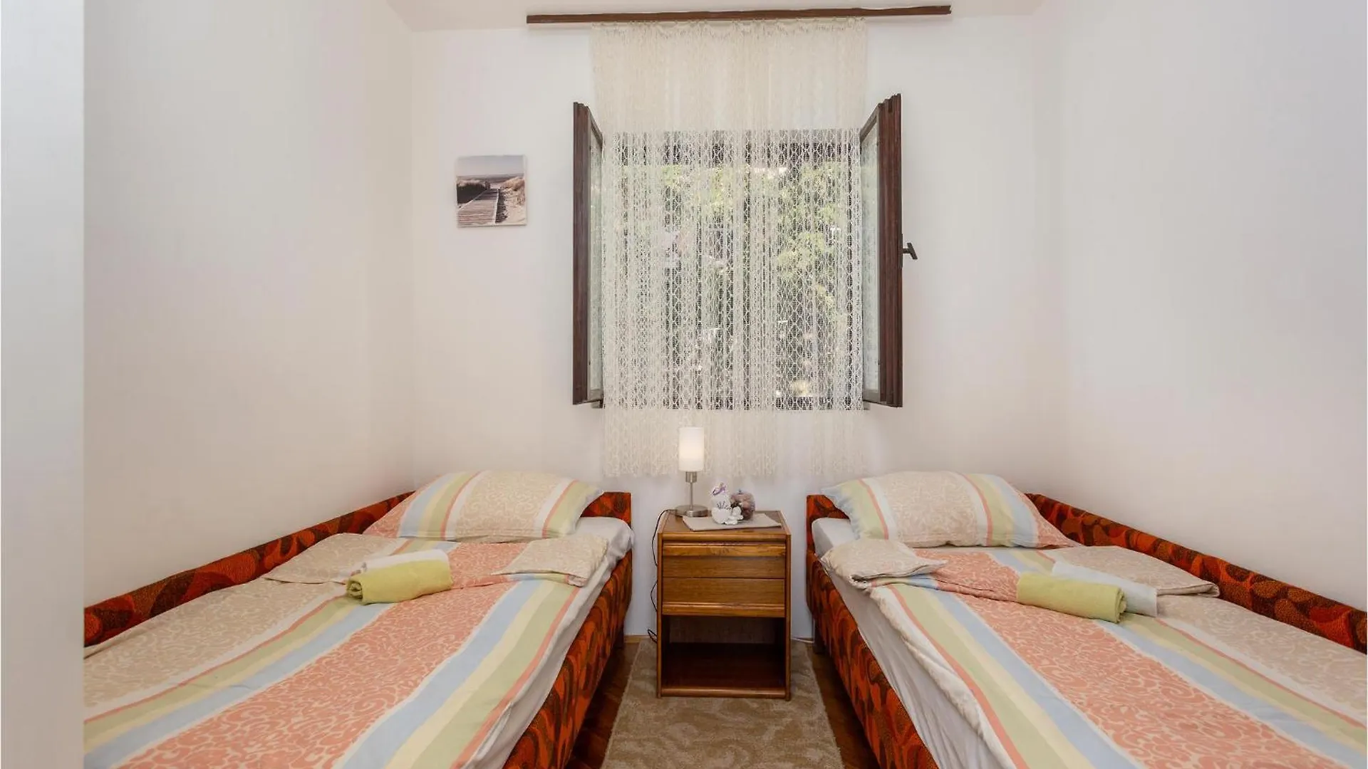 Gorgeous Apartment In Njivice With Kitchen 0*,  Croatie
