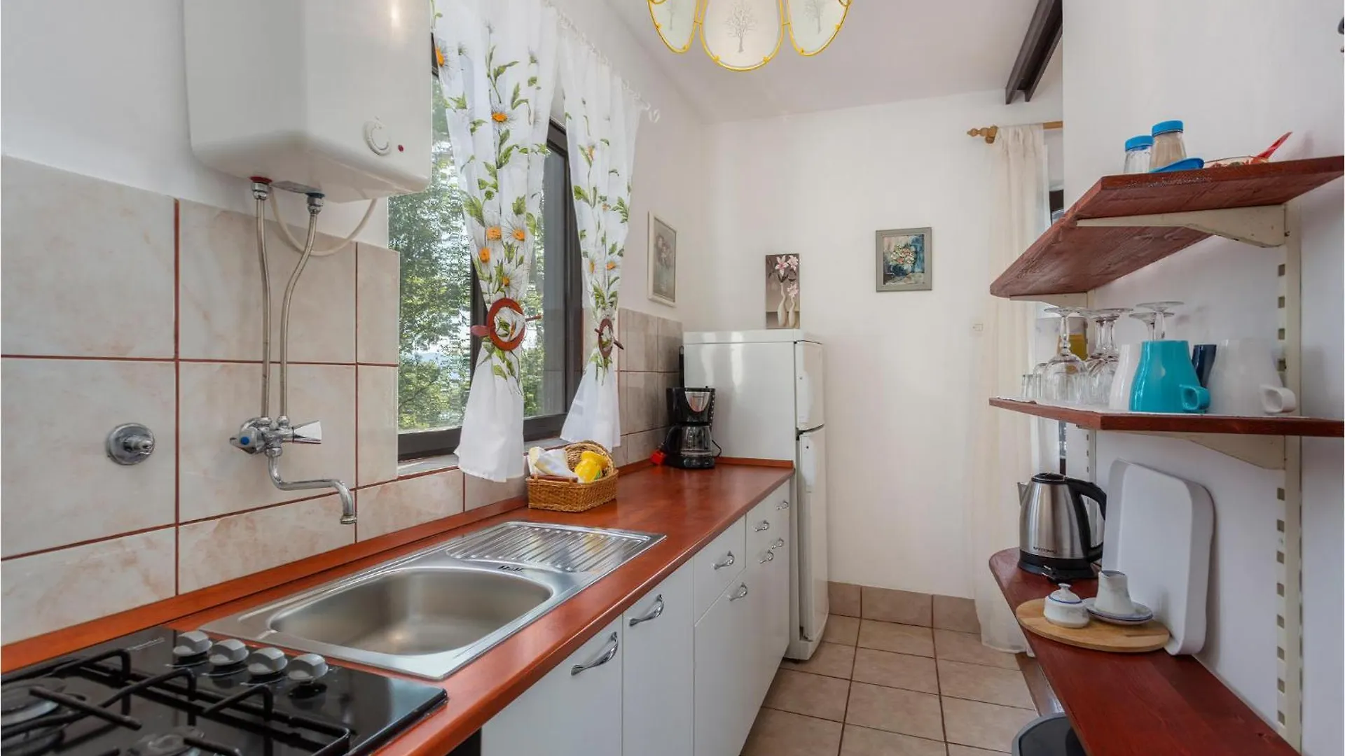 Gorgeous Apartment In Njivice With Kitchen 0*,