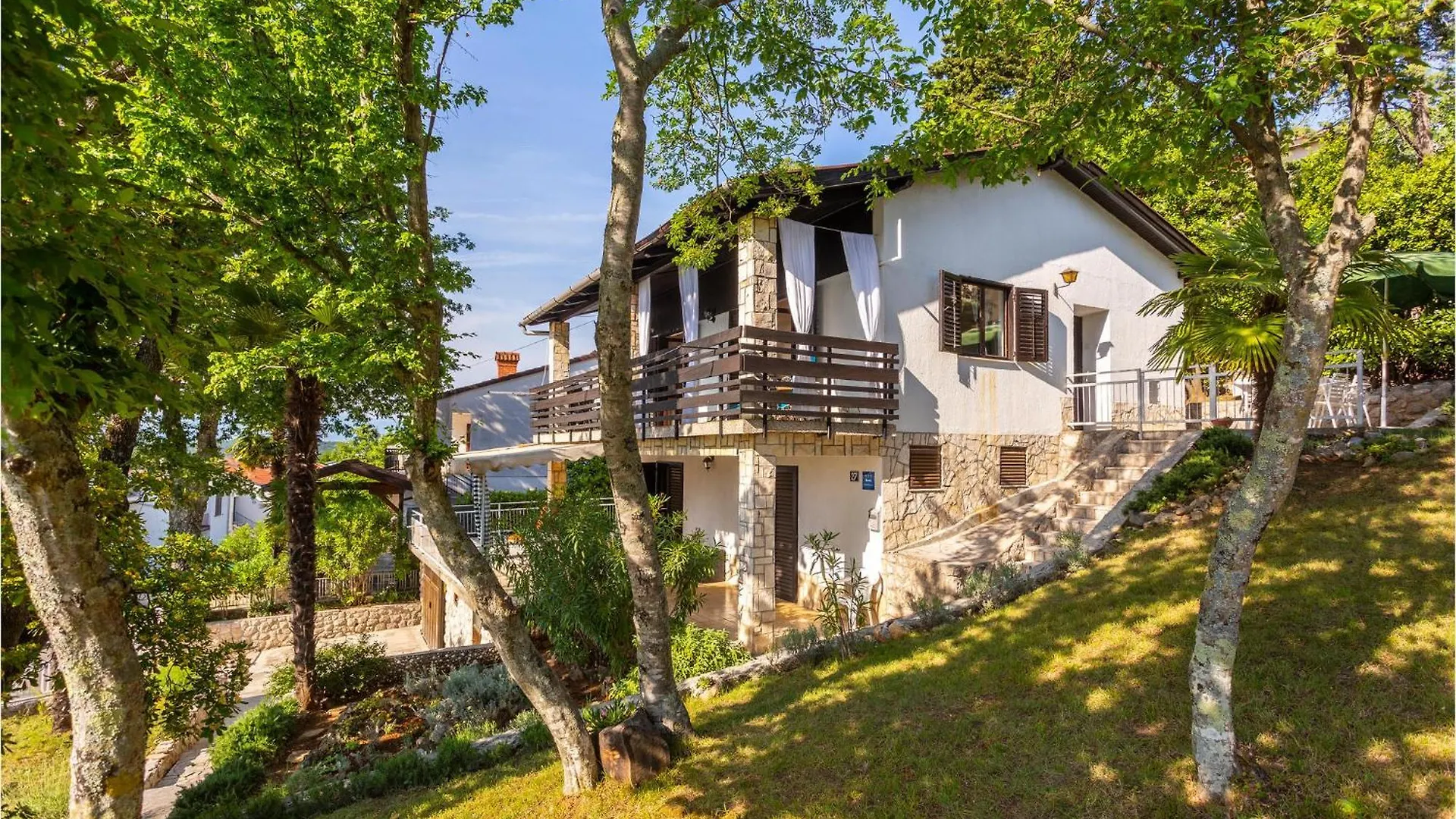 Gorgeous Apartment In Njivice With Kitchen