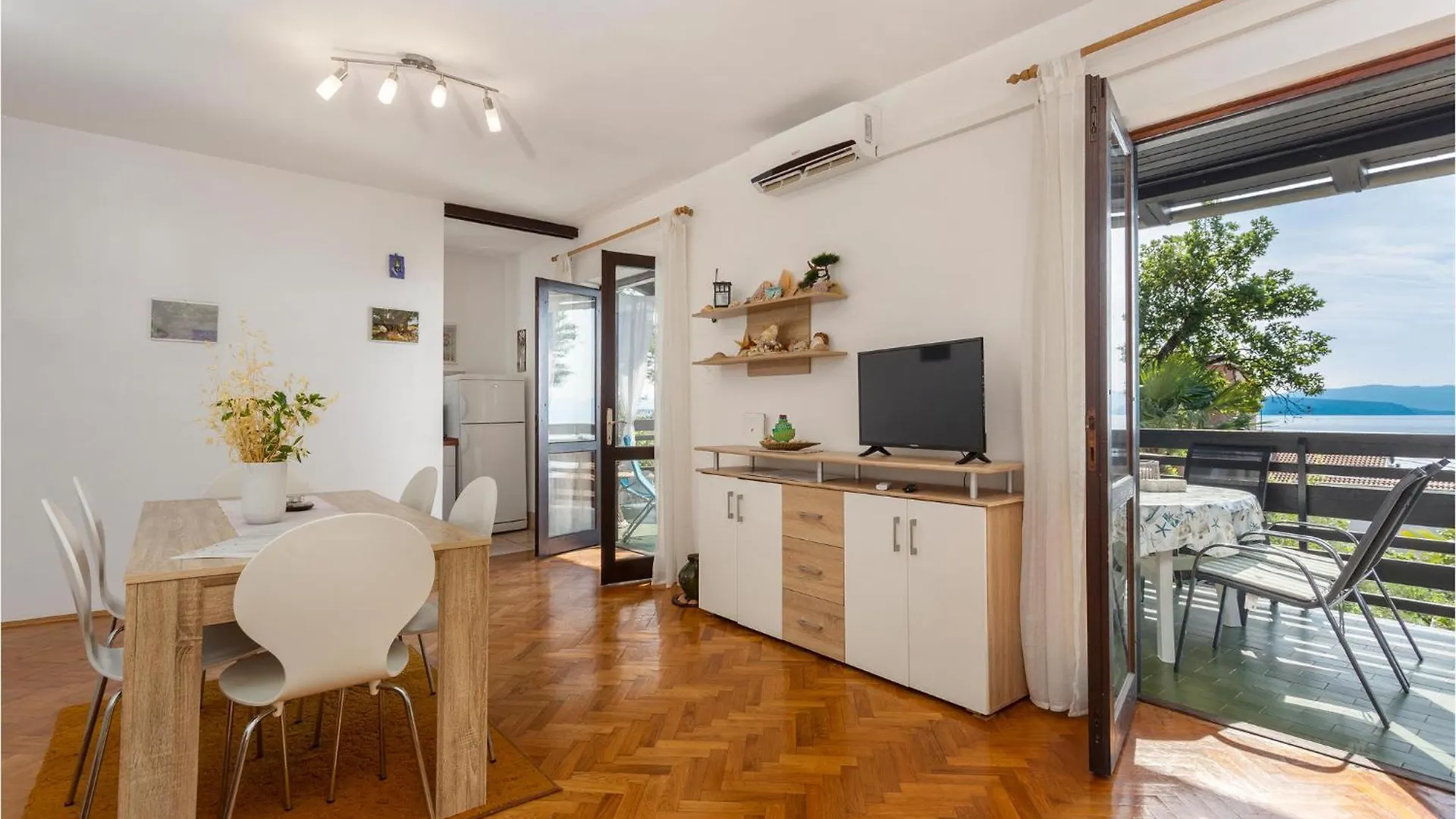 Gorgeous Apartment In Njivice With Kitchen Croatie