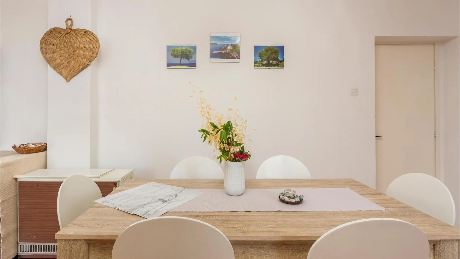 Gorgeous Apartment In Njivice With Kitchen Croatia