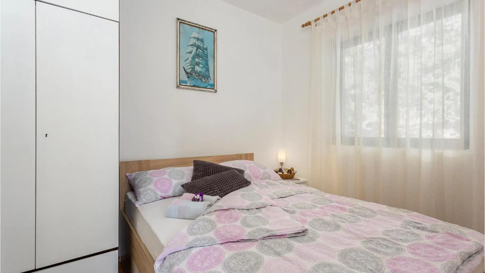 Gorgeous Apartment In Njivice With Kitchen