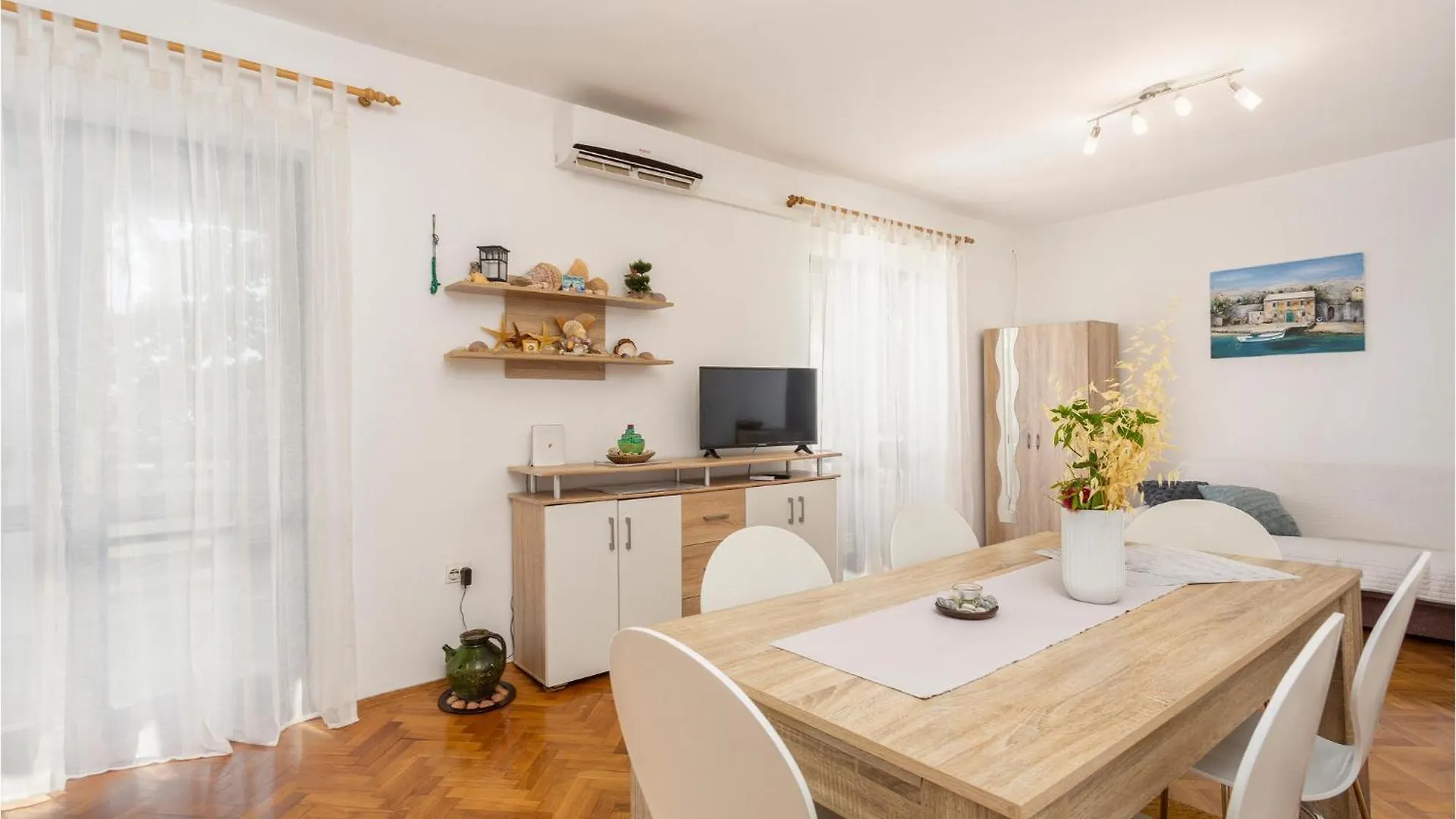 Gorgeous Apartment In Njivice With Kitchen Croatie